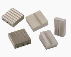 jaws for tensile test different shapes and textures smooth, serrated, serrated