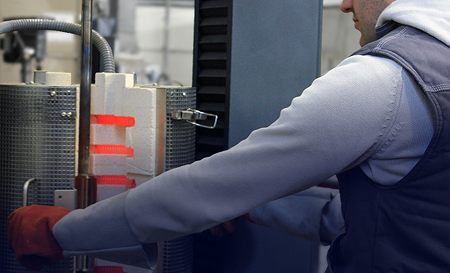 Mechanical testing under controlled temperature conditions on a universal testing machine equipped with a furnace