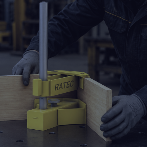 systeme de fixation de coffrage pour préfabrication béton